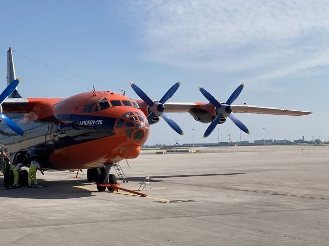 Antonov An-12 —