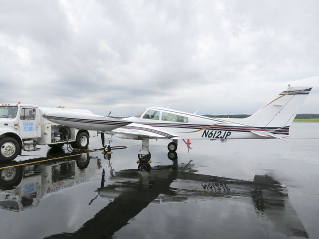 Cessna 310 (N612JP)