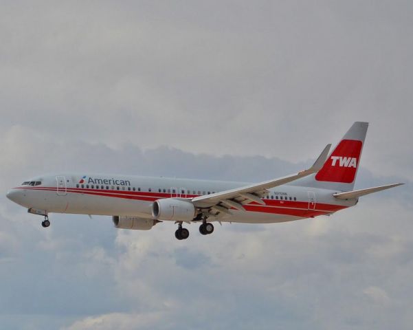 Boeing 737-800 (N915NN) - First time catching this TWA treat:)