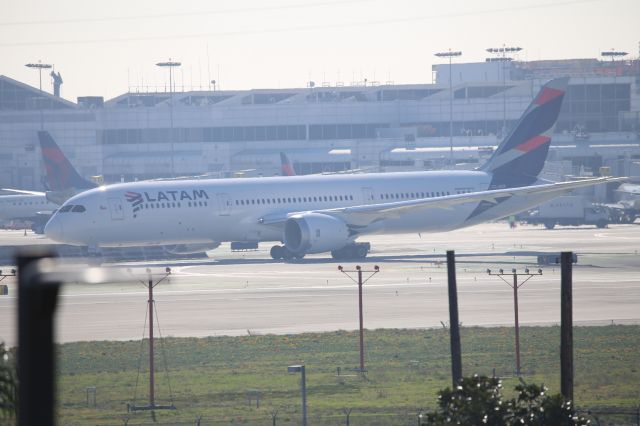 Boeing 787-9 Dreamliner (CC-BGP)