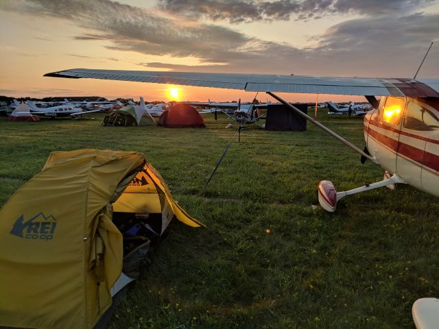 Cessna Skylane (N4EC) - Sunrise @ OSH