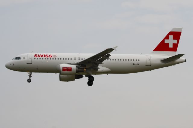 Airbus A320 (HB-IJW)