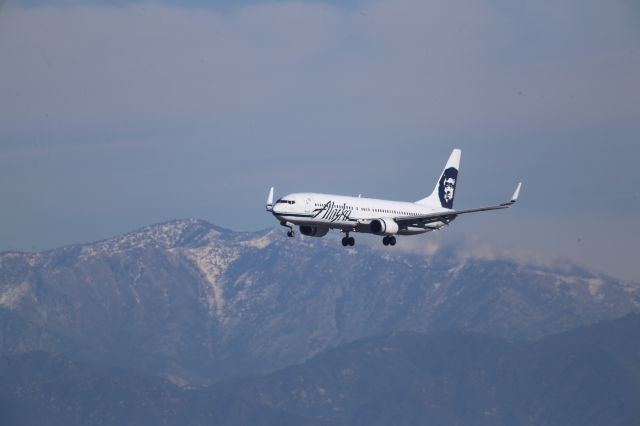 Boeing 737-900 (N320AS)