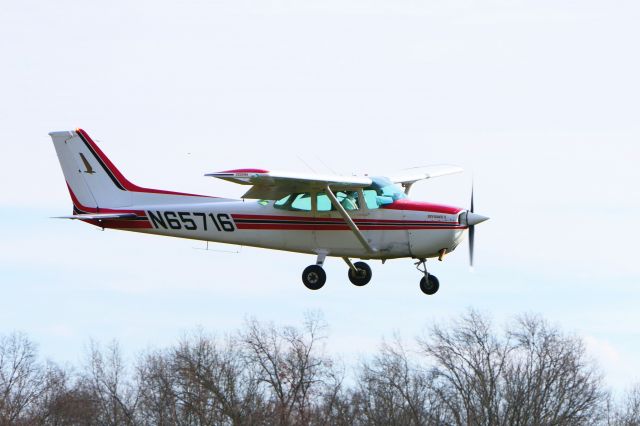 Cessna Skyhawk (N65716)