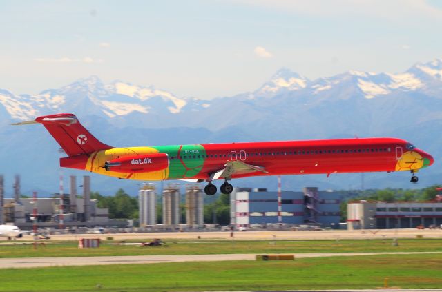 McDonnell Douglas MD-82 (OY-RUE) - FROM BIULLUND