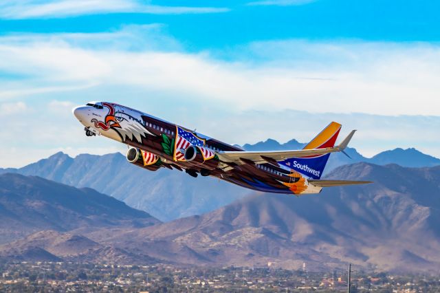 Boeing 737-800 (N8619F) - Southwest Airlines 737-800 in Illinois One special livery taking off from PHX on 11/28/22. Taken with a Canon 850D and Tamron 70-200 G2 lens.