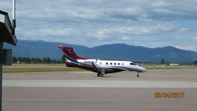 Embraer Phenom 300 (N339CM)