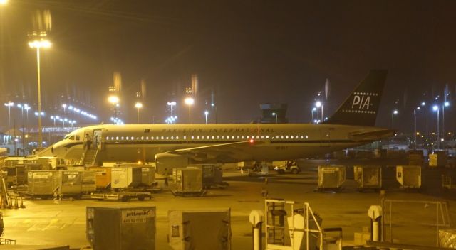 Airbus A320 — - PIA Retro A320 in Abu Dhabi 