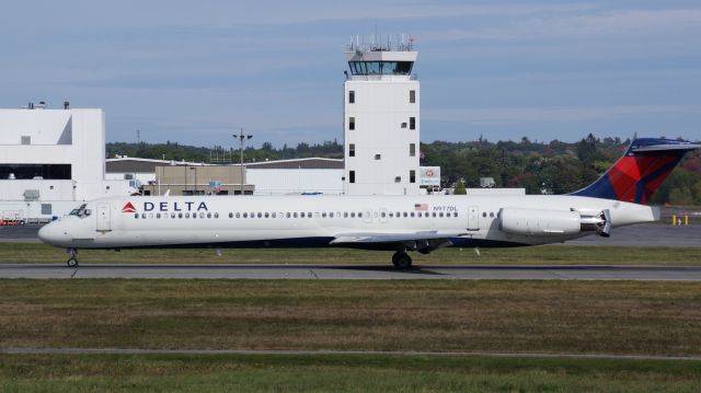 McDonnell Douglas MD-88 (N977DL)