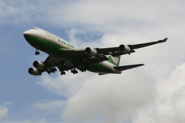 Airbus A340-300 (B-16409)