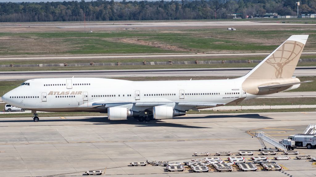 Boeing 747-400 (N322SG)