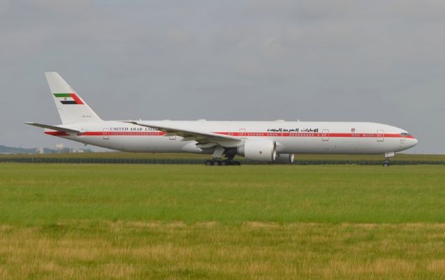 BOEING 777-300 (A6-SIL) - 02/08/2014