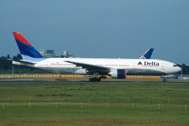 Boeing 777-200 (N861DA) - Departure at Narita Intl Airport Rwy16R on 2004/07/19