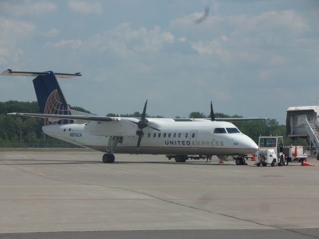 de Havilland Dash 8-100 (N876CA)