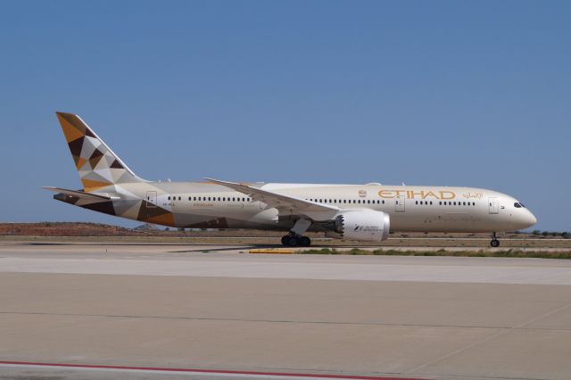 Boeing 787-8 (A6-BLL) - Etihads dreamliner taxiing to runway 03R for takeoff