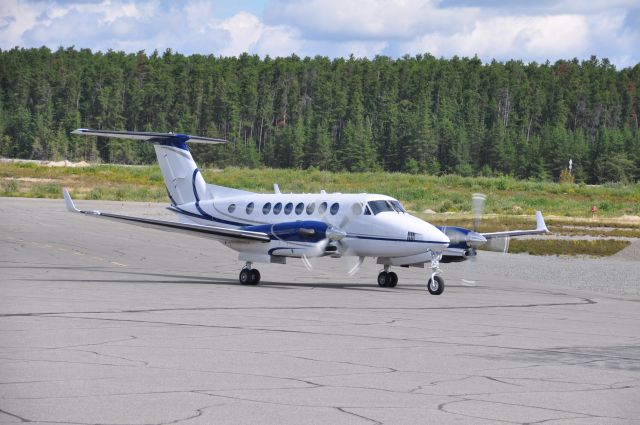 Beechcraft Super King Air 350 (N5XM) - À son arrivée à CYEY en provenance de CYTZ