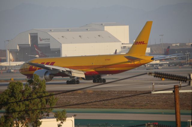 BOEING 777-200LR (N776CK)