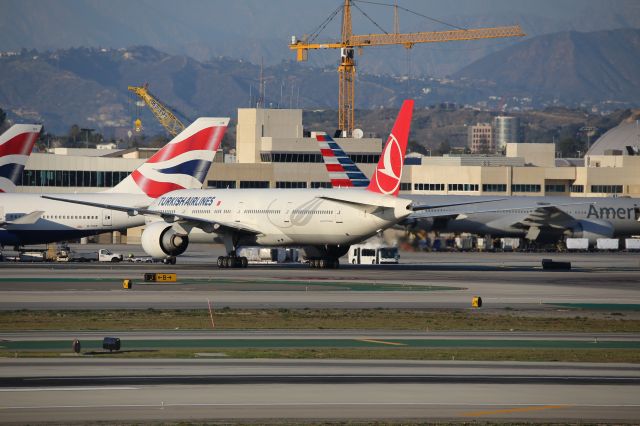 BOEING 777-300ER (TC-JJJ)
