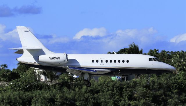 Dassault Falcon 2000 (N18MV)