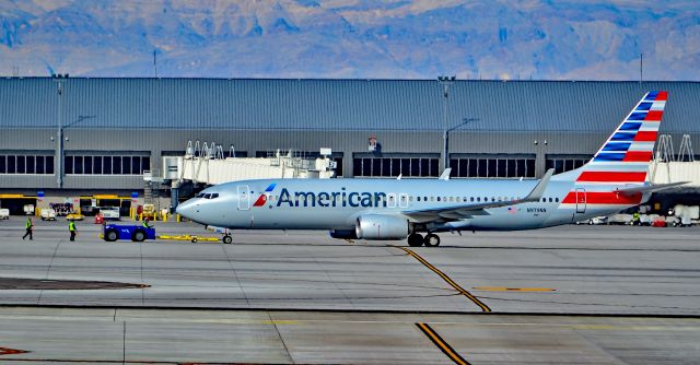 Boeing 737-800 (N979NN) - N979NN American Airlines 2015  Boeing 737-823 serial 31228 / 5603 - McCarran International Airport (LAS / KLAS)br /USA - Nevada December 5, 2015br /Photo: Tomás Del Coro