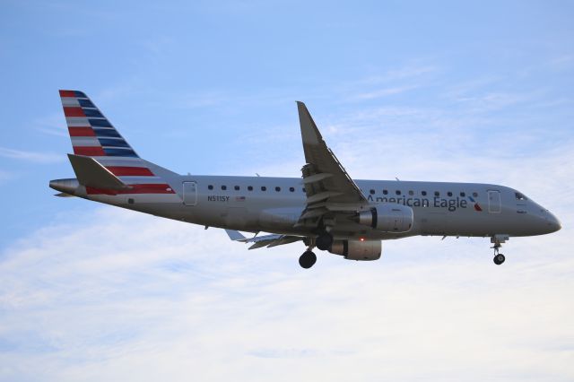EMBRAER 175 (long wing) (N511SY)