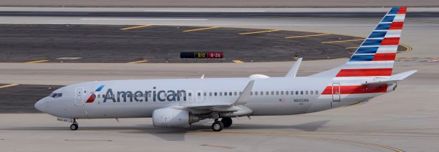 Boeing 737-700 (N805NN) - phoenix sky harbor international airport 18APR20
