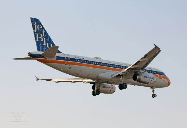 Airbus A320 (N763JB) - jetBlue / Airbus A320-232 - MSN 3707 / N763JB "New York International"/ MMMX 04/2019
