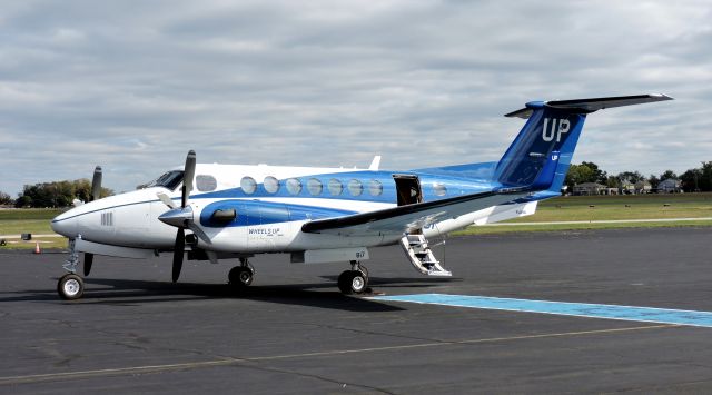 Beechcraft Super King Air 350 (N817UP) - This 2013 Wheels Up finished unloading passengers, fall 2019.