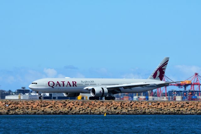 BOEING 777-300 (A7-BEM) - A7-BEM Qatar Airways Boeing 777-3DZ(ER) YSSY 1st Oct 2018