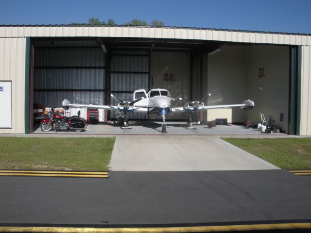 Cessna 310 (N241AJ)
