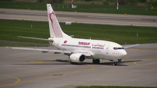 BOEING 737-600 (TS-IOL) - Taxiing before departure to Tunis...