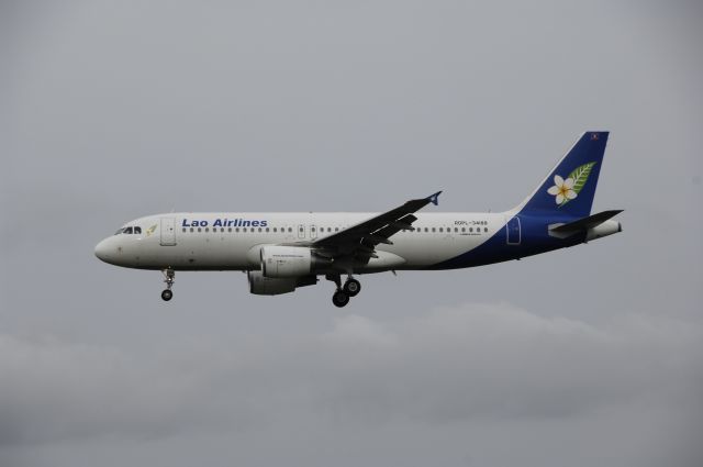Airbus A320 (RDPL-34188) - Final Approach to NRT Airport R/W16L on 2012/04/30