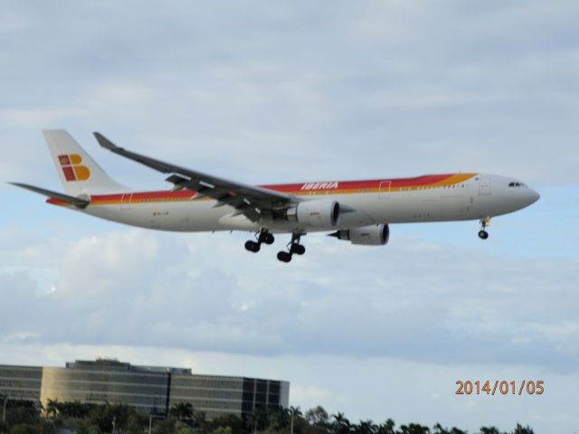 Airbus A330-300 (EC-LUX)