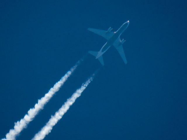 BOEING 767-200 (N749AX)