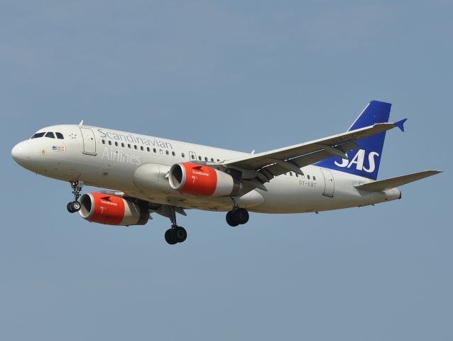 Airbus A319 (OY-KBT) - Kystvejen RWY22L