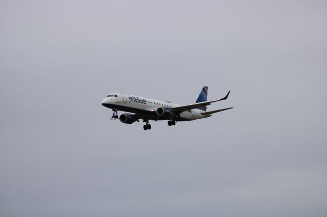 Embraer ERJ-190 (N231JB)