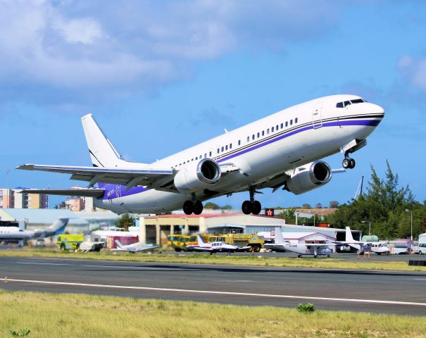 BOEING 737-400 (N801TJ)