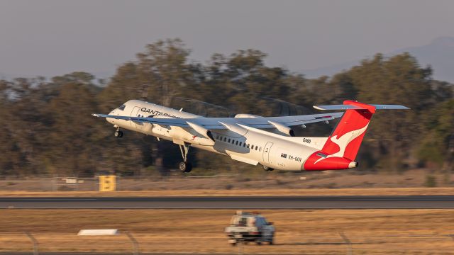 de Havilland Dash 8-400 (VH-QOV)