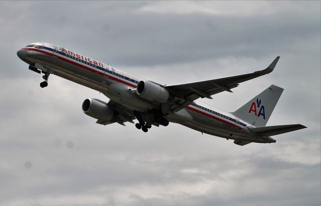 Boeing 757-200 (N192AN)