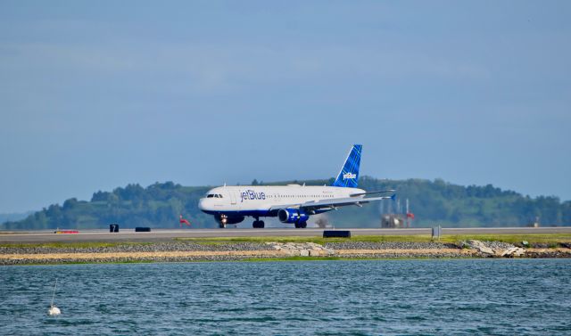 Airbus A320 (N556JB)