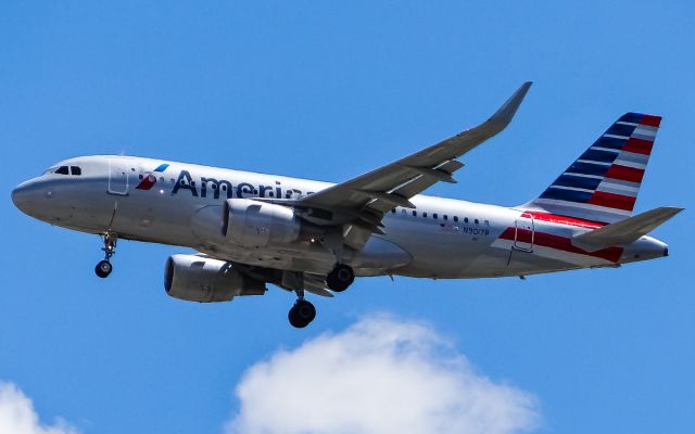 Airbus A319 (N9017P)