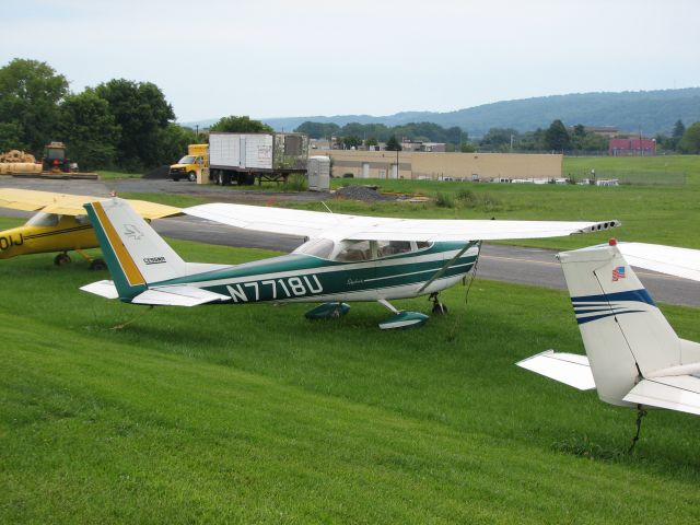 Cessna Skyhawk (N7718U) - at Queen City