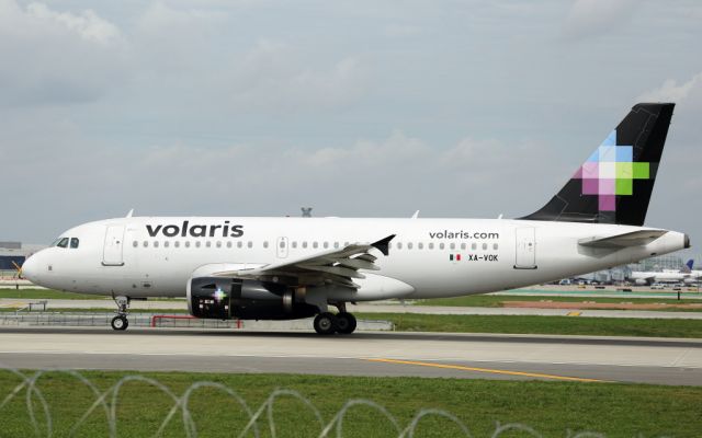 Airbus A319 (XA-VOK) - Arriving from MMMX