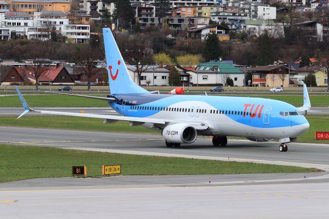 Boeing 737-800 (G-TUKV)