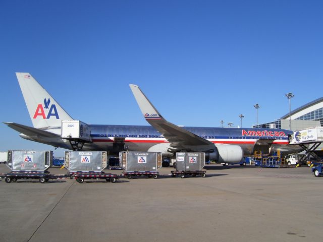 BOEING 767-300 (N389AA)