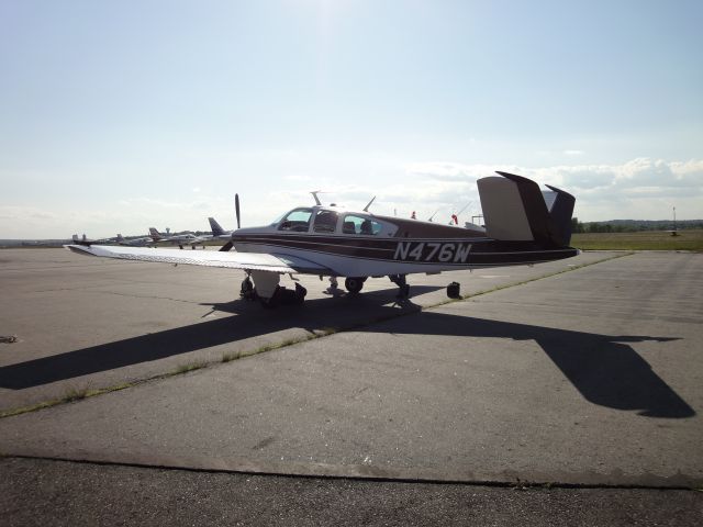 Beechcraft 35 Bonanza (N476W)