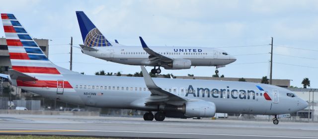 Boeing 737-800 (N843NN)