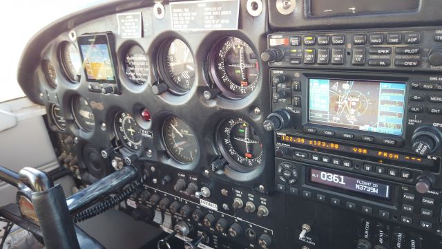 Piper Saratoga (N3739W) - Flight deck