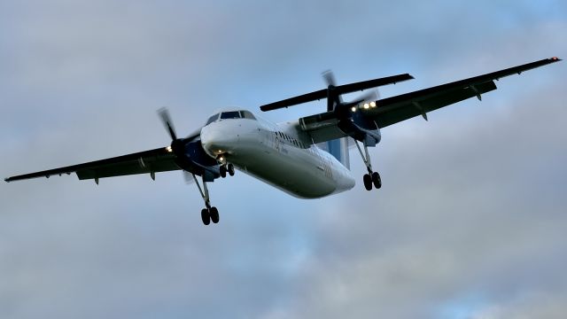 de Havilland Dash 8-300 (C-GJNL)