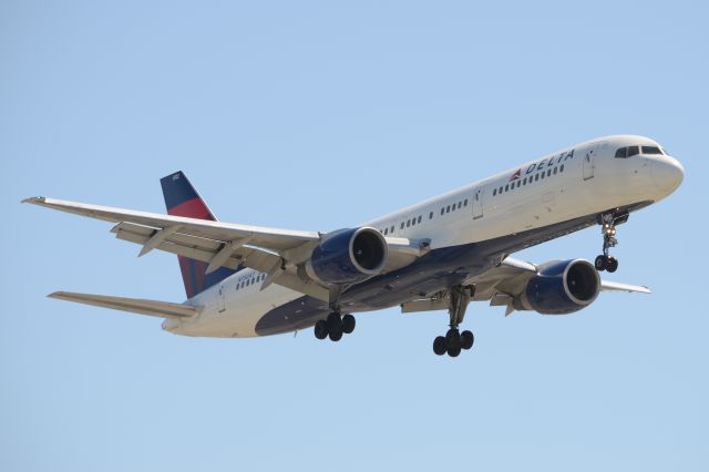 N750AT — - Delta 757 landing at LAX